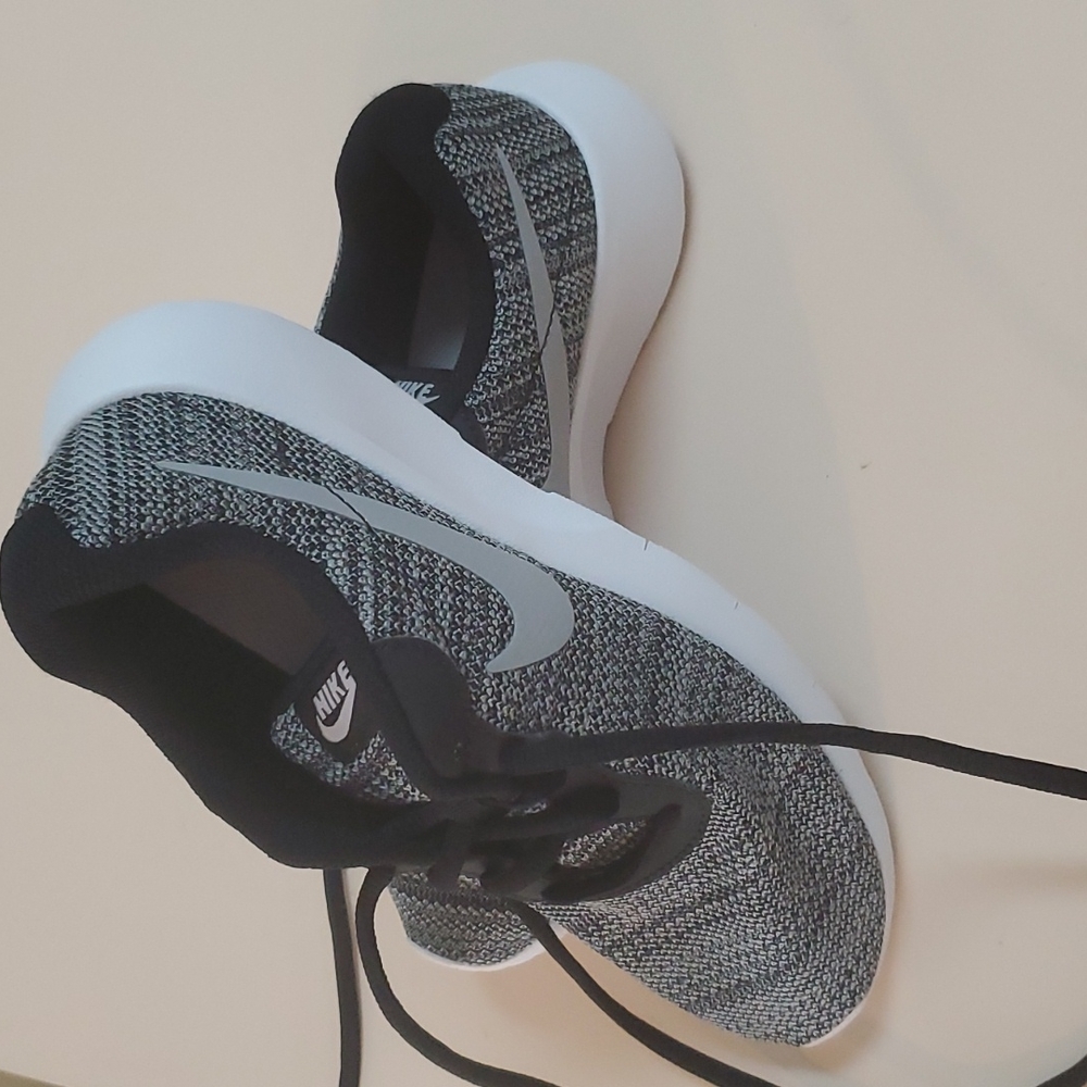 Like New Nike Tanjun Woman's Running Shoe